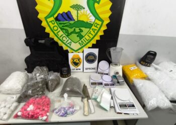 PM apreende drogas e prende dupla no Parolin