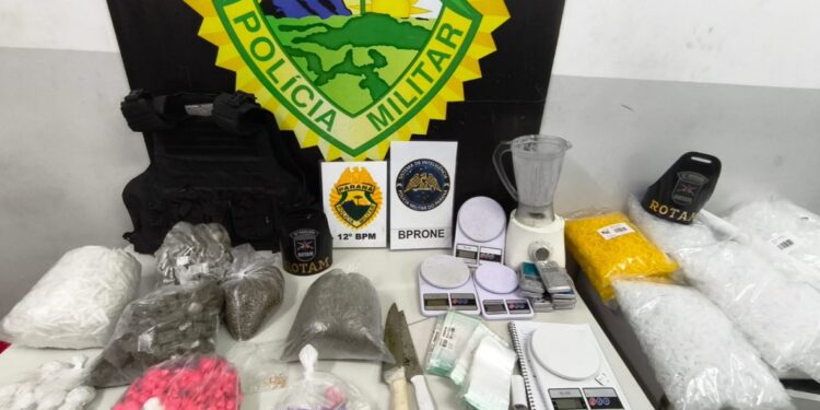 PM apreende drogas e prende dupla no Parolin