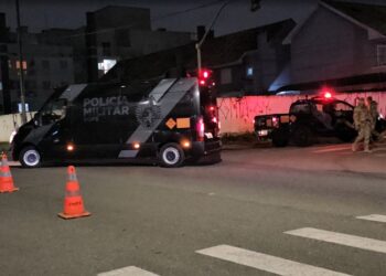 Esquadrão Antibombas é acionado para caminhonete carregada com explosivos