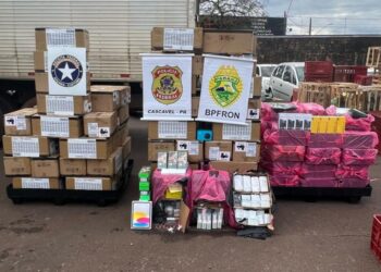 BPFRON e Polícia Federal apreendem carreta com mais de três mil celulares