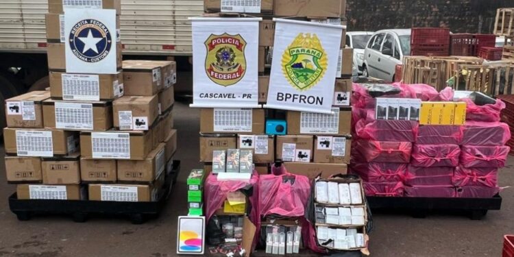 BPFRON e Polícia Federal apreendem carreta com mais de três mil celulares