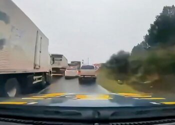 PRF apreende 355 kg de maconha em caminhonete clonada após acompanhamento tático na BR-277