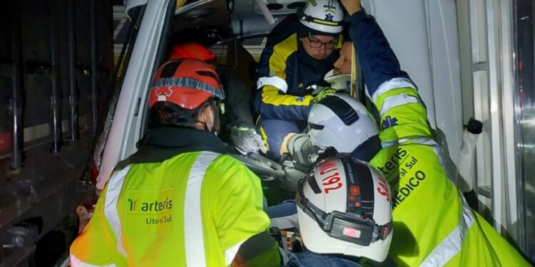 Acidente entre quatro veículos deixa um ferido e causa lentidão no Contorno Leste em São José dos Pinhais