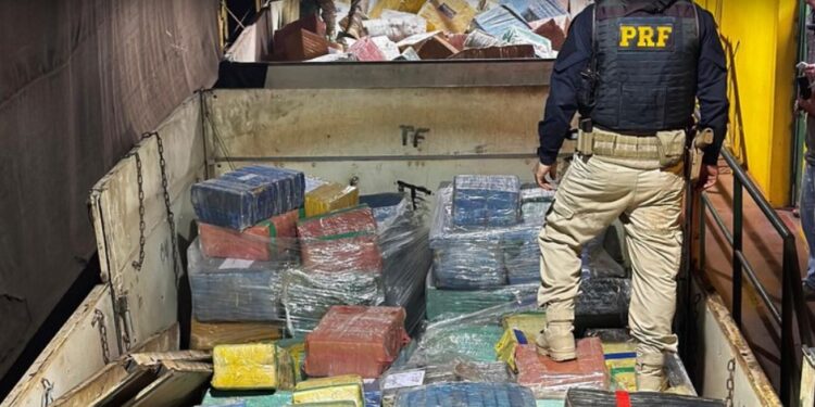 No Paraná, PRF apreende 171 toneladas de drogas no primeiro semestre de 2025