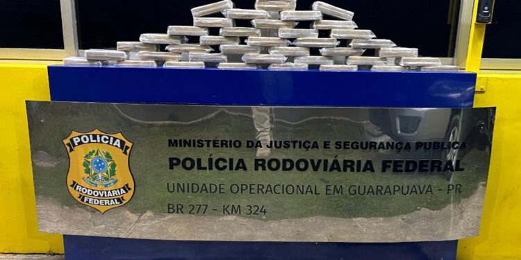 PRF apreende carregamento com 41 quilos de crack em fundo falso na BR-277