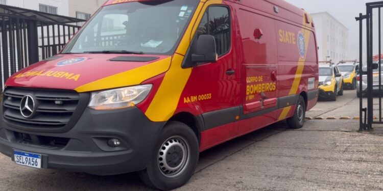 PM é acionada para situação de cárcere privado e homem vai para cima de policiais