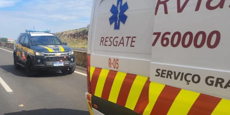 Menino de 11 anos é atropelado por caminhão quando corria atrás de pipa