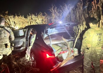 PRF apreende 403 kg de maconha após tentativa de fuga