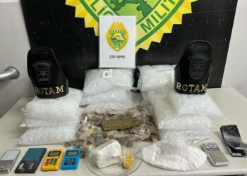 ROTAM desarticula ponto de tráfico e prende suspeitos por tráfico de drogas e corrupção ativa no Campo Comprido