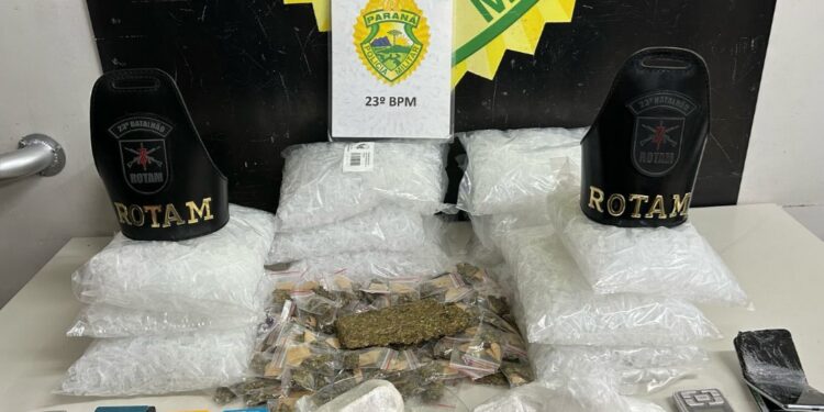 ROTAM desarticula ponto de tráfico e prende suspeitos por tráfico de drogas e corrupção ativa no Campo Comprido