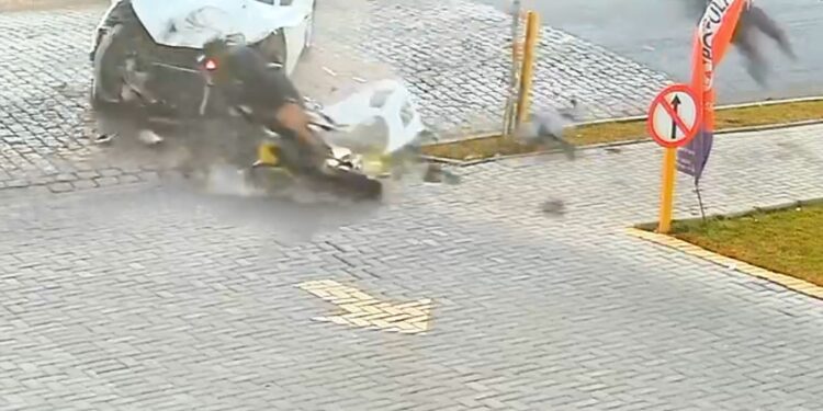 Câmera registra acidente assustador em São José dos Pinhais