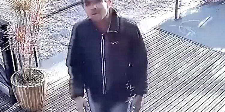 Em 5 dias, bar de Curitiba sofre dois furtos; mesmo criminoso já invadiu o local 3 vezes
