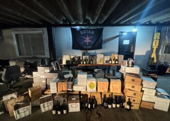 ROTAM recebe denúncia e encontra 700 garrafas de vinho de descaminho na CIC