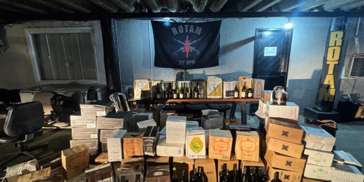 ROTAM recebe denúncia e encontra 700 garrafas de vinho de descaminho na CIC