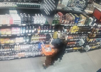 Mulher é presa após furtar garrafas de whisky em supermercado