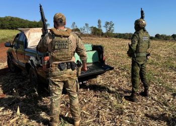 Veículo carregado com mais de 350 quilos de maconha é abandonado em área rural