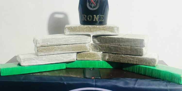 RONE apreende 10 quilos de maconha e indivíduo é preso
