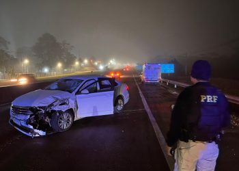 Motorista de carro atinge e arrasta motoboy na BR-116; ele se recusou a fazer o teste do bafômetro e foi preso