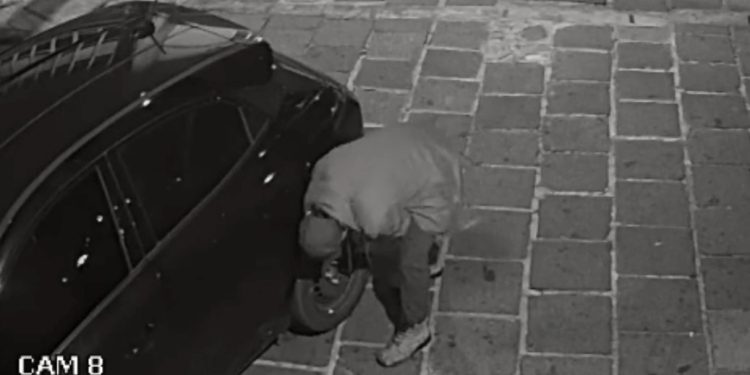 Criminoso que furtava rodas de carros e objetos é identificado e detido pela PM no centro de Curitiba