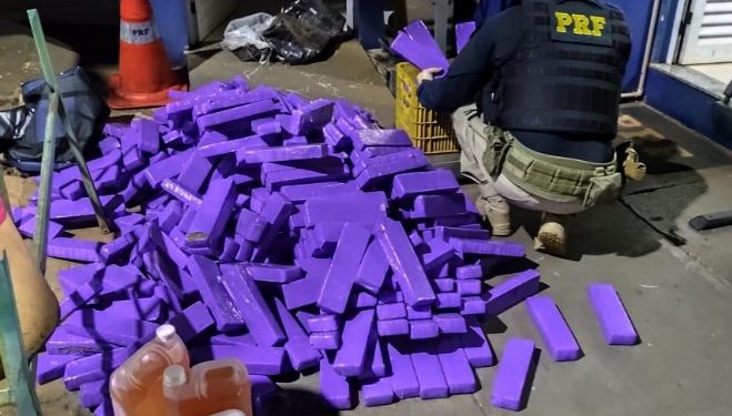 PRF apreende mais de 300 quilos de maconha após perseguição na BR-277