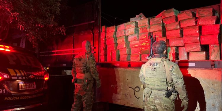 PRF apreende mais de 1,5 tonelada de maconha em caminhão no Paraná