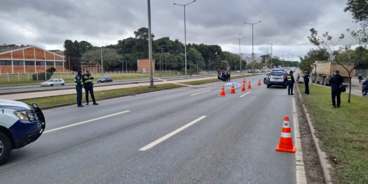 Motociclista morre após grave acidente na Linha Verde, em Curitiba