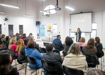 Famílias de Curitiba oferecem lares temporários para crianças com medida protetiva