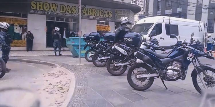 Guarda Municipal prende pai e filho por furto de celular no Centro