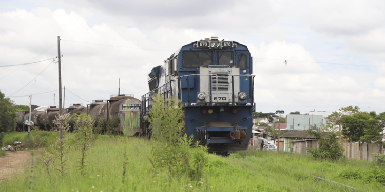 Ruas do bairro Cajuru serão interditadas no domingo para manutenção da linha férrea