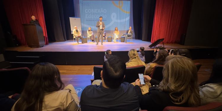 Professores da rede municipal de Curitiba terão acesso gratuito à Bienal do Livro, em outubro