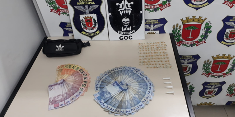 Grupo de Operações com Cães da GM realiza apreensão na Vila Torres