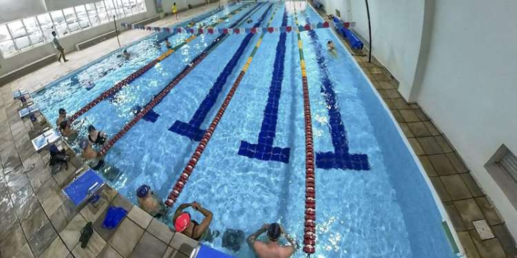 Inscreva-se para as atividades gratuitas em piscinas e espaços esportivos da Prefeitura