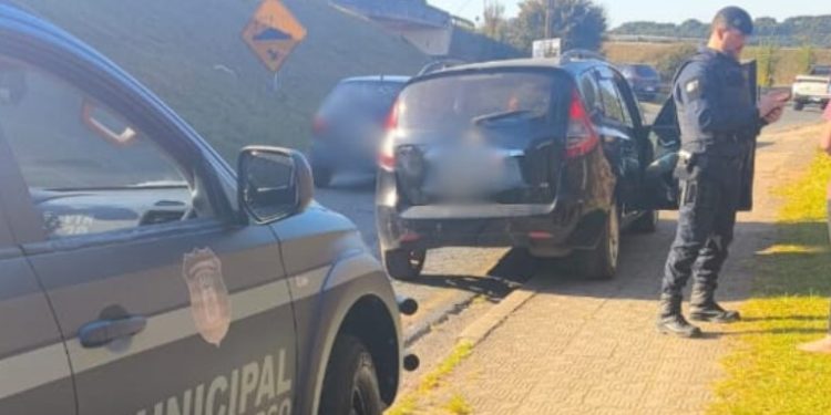 Com auxilio da Muralha Digital, Guarda Municipal recupera veículo furtado em Campo Largo