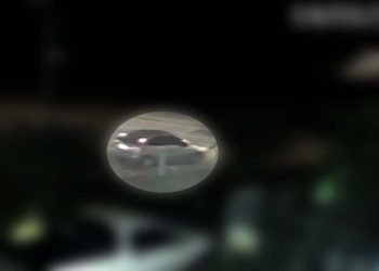 Polícia procura criminosos que arrombaram loja de celular utilizando carro em Curitiba