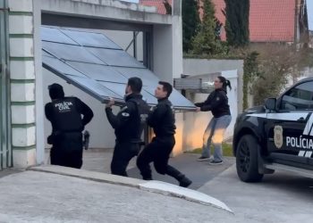 Gerente bancária é presa na RMC suspeita de participar de desvio de mais de R$ 22 milhões