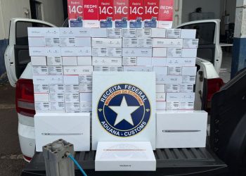 Receita Federal apreende mais de 250 celulares contrabandeados