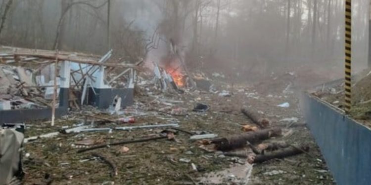 Explosão em fábrica de explosivos em Quatro Barras deixa feridos e 9 desaparecidos