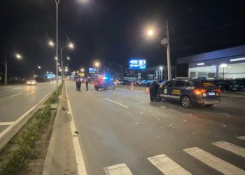 Motorista se distrai com acidente, atropela e mata jovem na região metropolitana de Curitiba