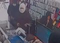 Após roubo a loja de celulares, dupla é neutralizada pela RONE, veja o vídeo