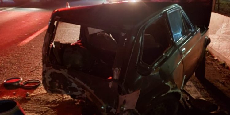 Mulher fica gravemente ferida ao ser ejetada em colisão na BR-277