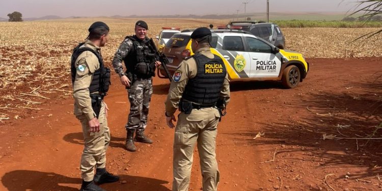 Polícia Militar prende seis envolvidos em assalto, neutraliza suspeito e recupera arma e veículo