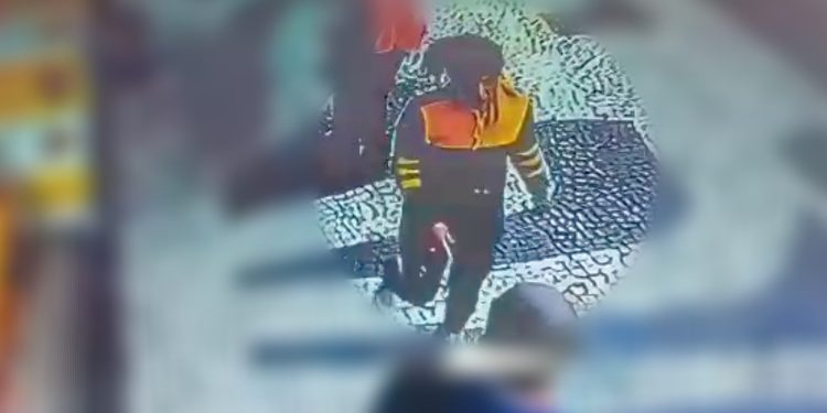 Mulher é esfaqueada no centro de Curitiba; Polícia procura autora do crime