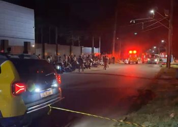 Motociclista fura bloqueio policial e atropela alunos do Colégio da Polícia Militar