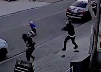 Câmera registra execução em rua movimentada de Colombo