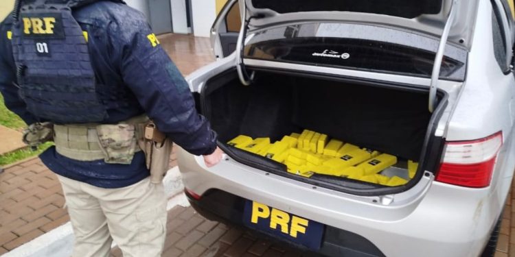 PRF apreende quase 200 kg de maconha em Cascavel