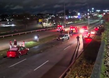 Jovem ejetada de carro na Linha Verde não resiste aos ferimentos