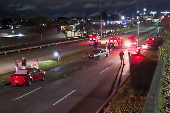 Jovem ejetada de carro na Linha Verde não resiste aos ferimentos