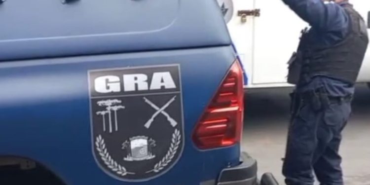 Enteado esfaqueia padrasto após briga familiar em Fazenda Rio Grande