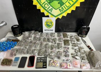 RONE prende duas mulheres com drogas no Cajuru