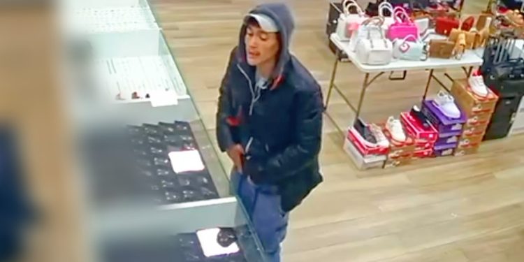 Criminoso assalta comércio e leva celulares no Fazendinha